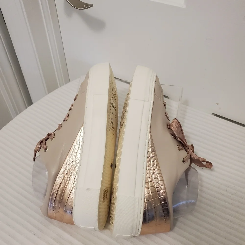 EUC AGL Cap Back Platform Sneaker Shoes in a soft nude/rosegold leather sz. 39.5